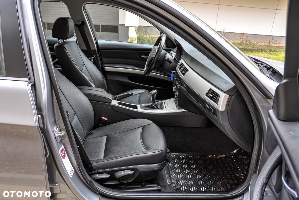 BMW Seria 3 320d - 11