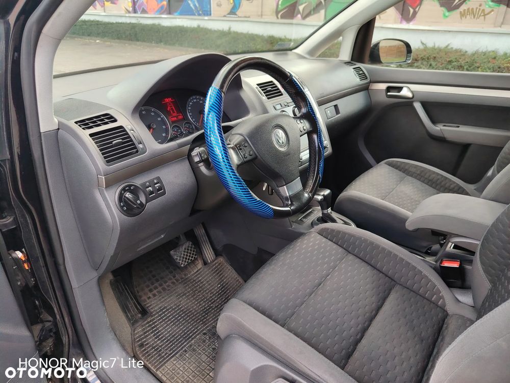 Volkswagen Touran - 10