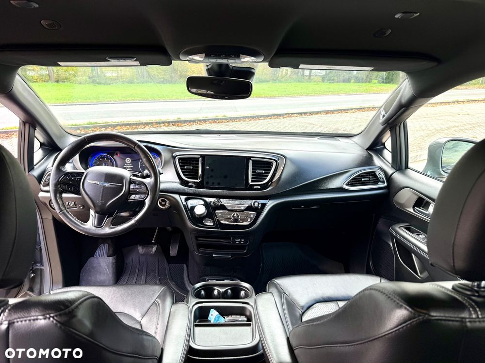 Chrysler Pacifica - 5