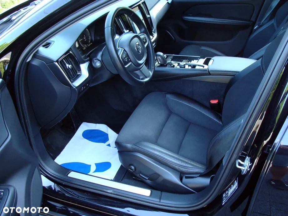Volvo V60 T6 AWD Recharge Plus Dark - 17