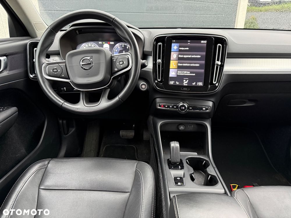 Volvo XC 40 T3 Geartronic Momentum Pro - 23