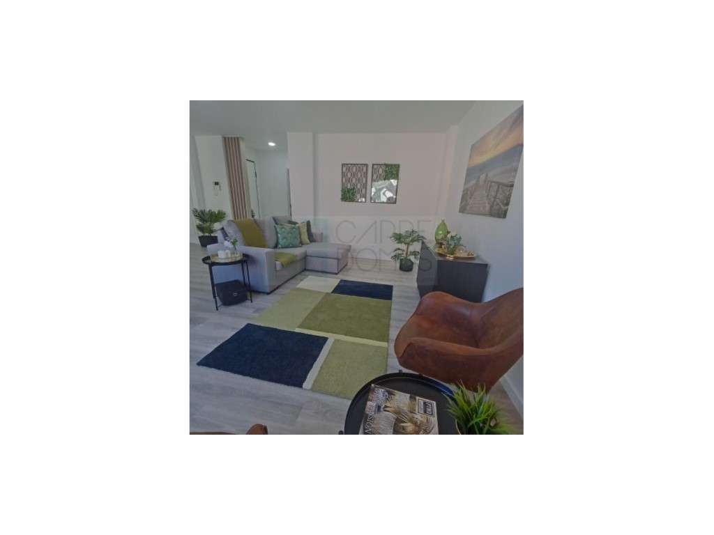 Apartamento T3 Totalmente Renovado, em Benfica - Grande imagem: 2/19