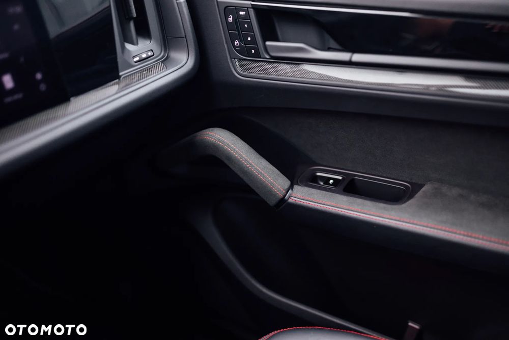 Porsche Cayenne GTS - 35