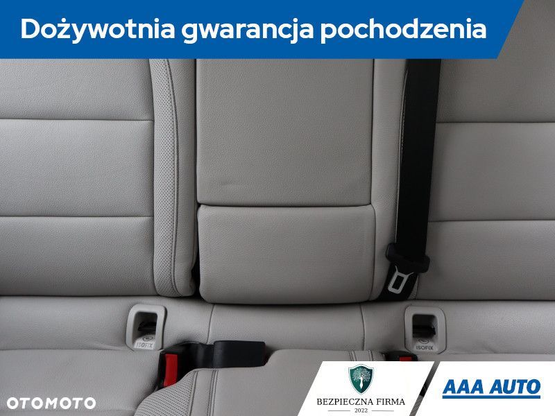 Mercedes-Benz GLA - 11