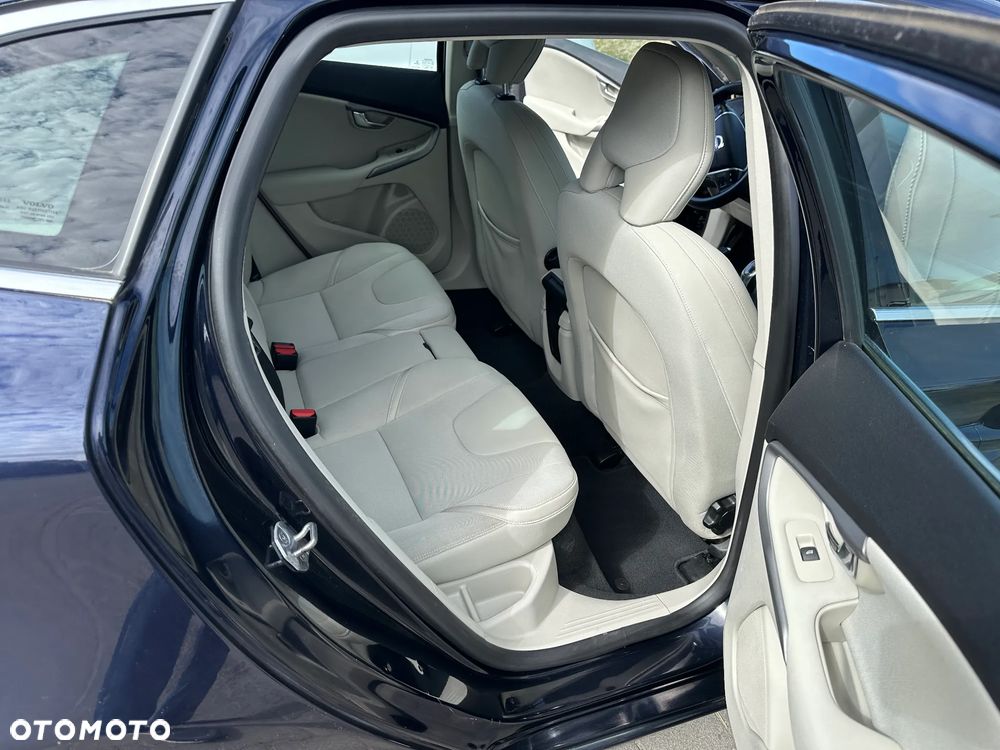 Volvo V40 D3 Momentum - 10