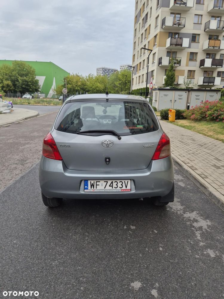 Toyota Yaris 1.3 Sol - 3