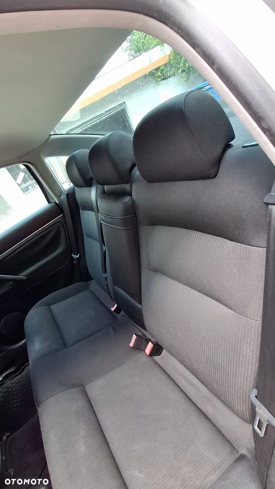 Volkswagen Passat 1.6 Comfortline - 23