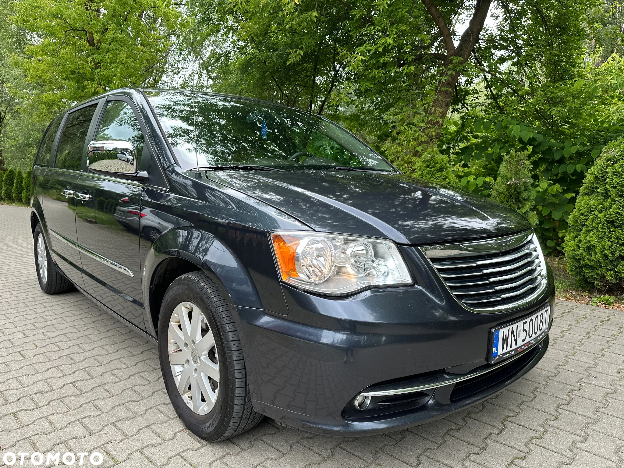 Chrysler Town & Country - 3