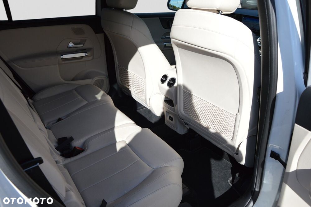 Mercedes-Benz GLB - 23