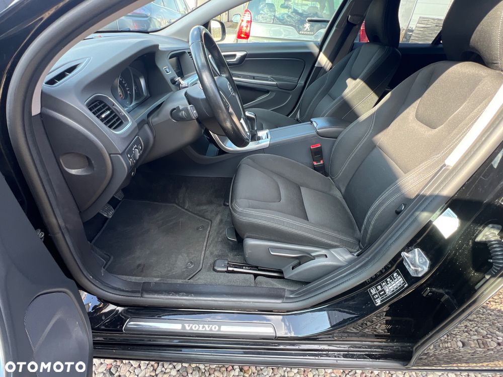 Volvo V60 D4 Momentum - 11