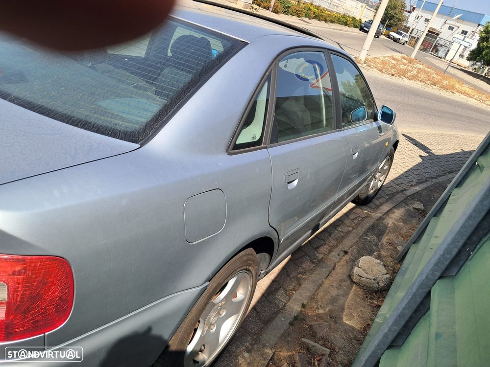 Audi A4 1.9 TDI Attraction EC - 4