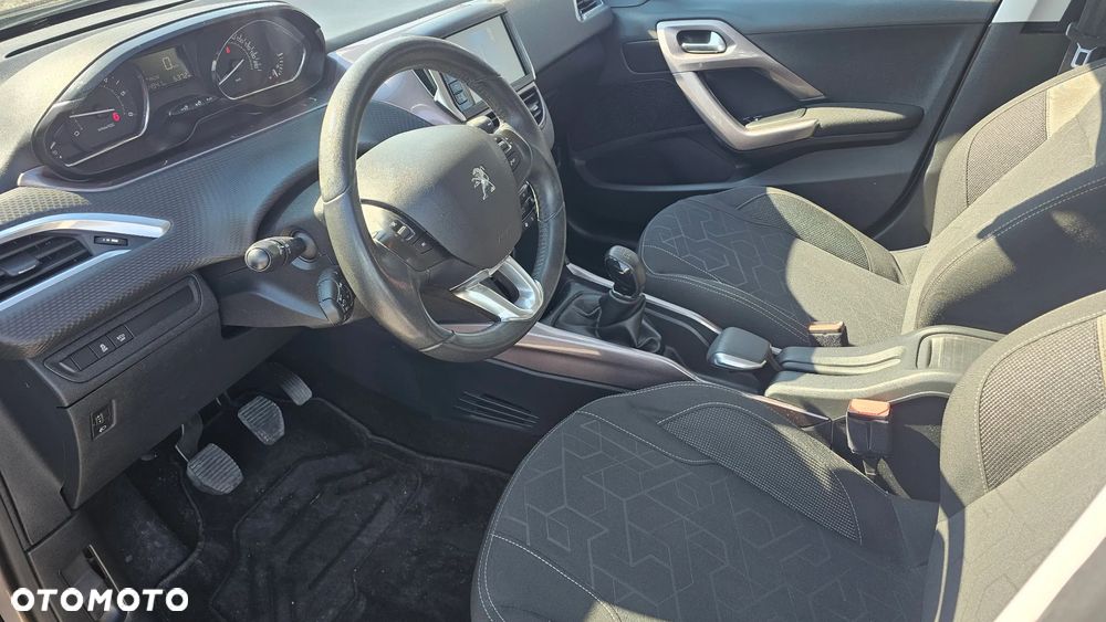 Peugeot 2008 1.6 e-HDi Style S&S - 8