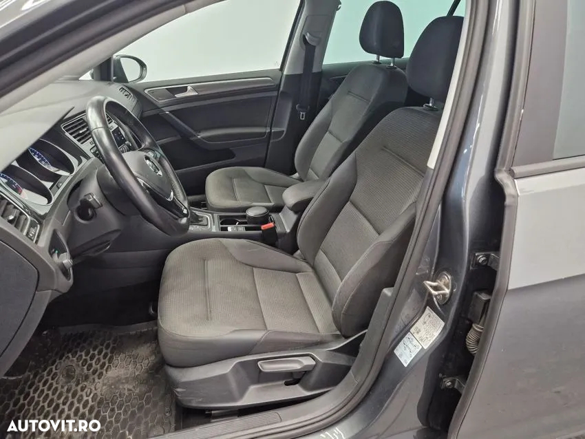Volkswagen Golf - 6