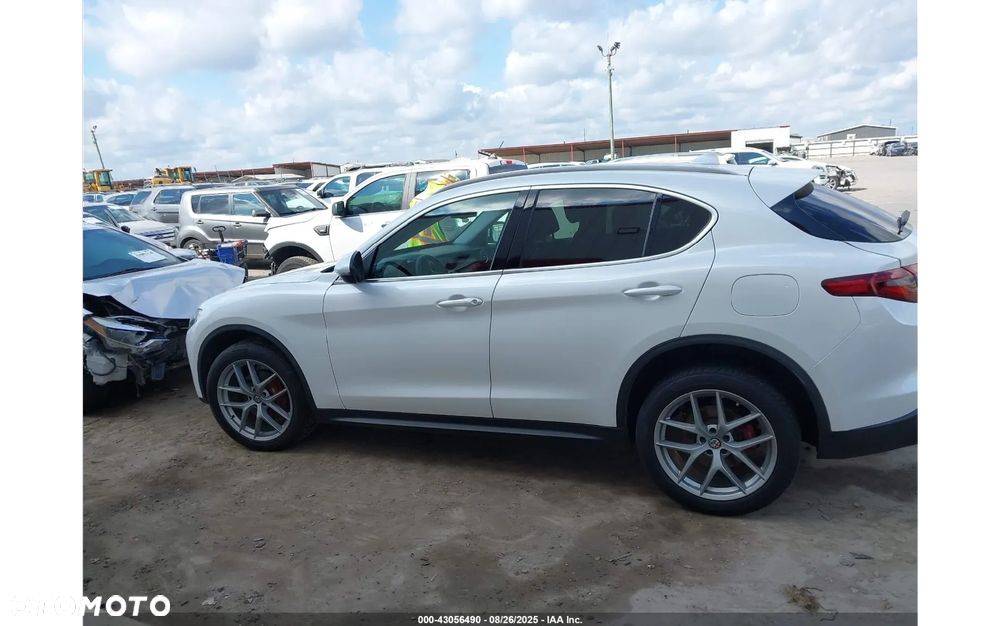 Alfa Romeo Stelvio - 11