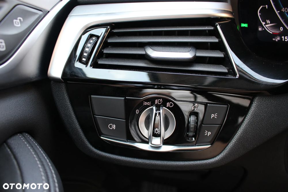 BMW Seria 5 530e Luxury Line sport - 31