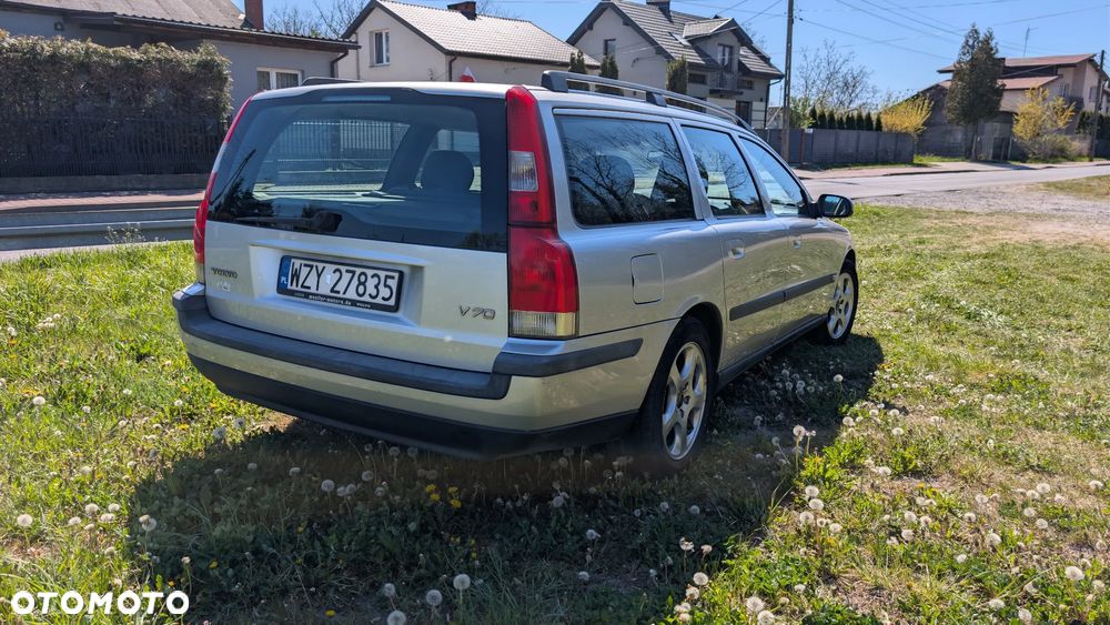 Volvo V70 2.4 Premium - 4