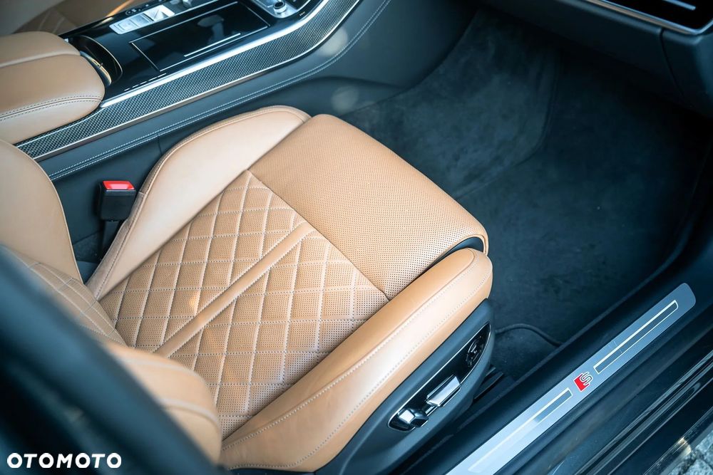 Audi A8 - 11