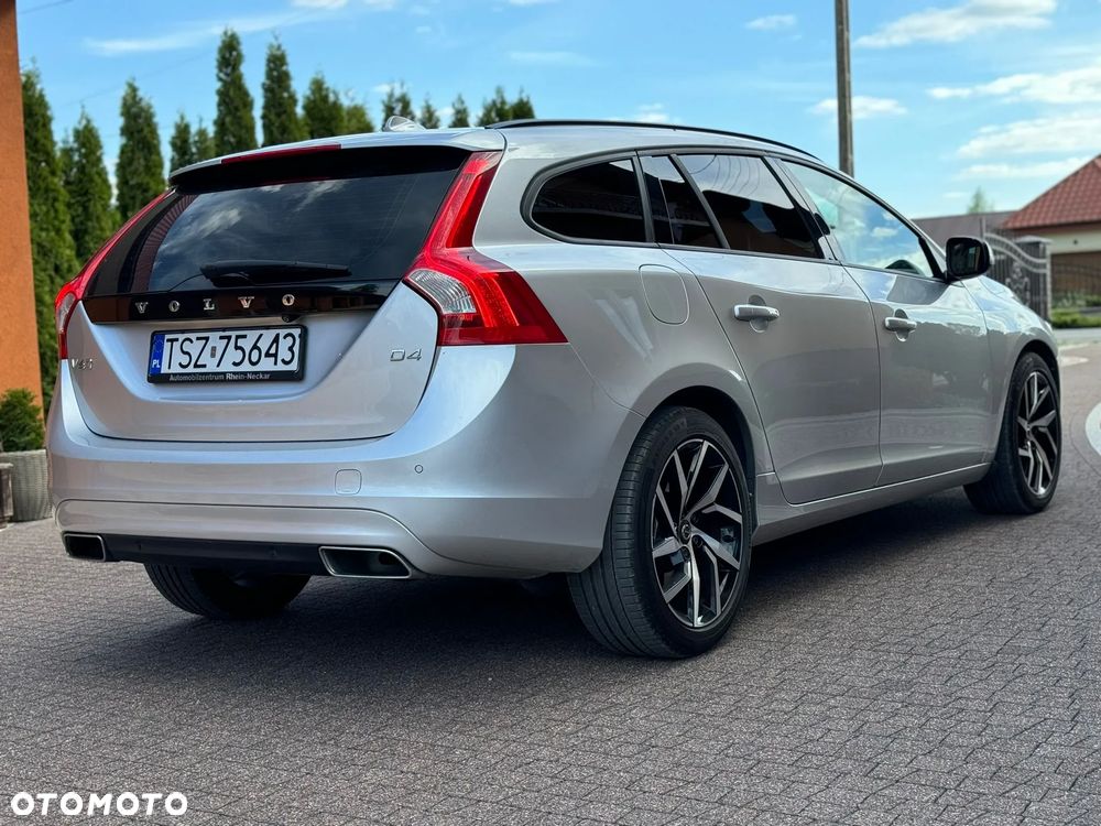 Volvo V60 D4 Momentum - 5
