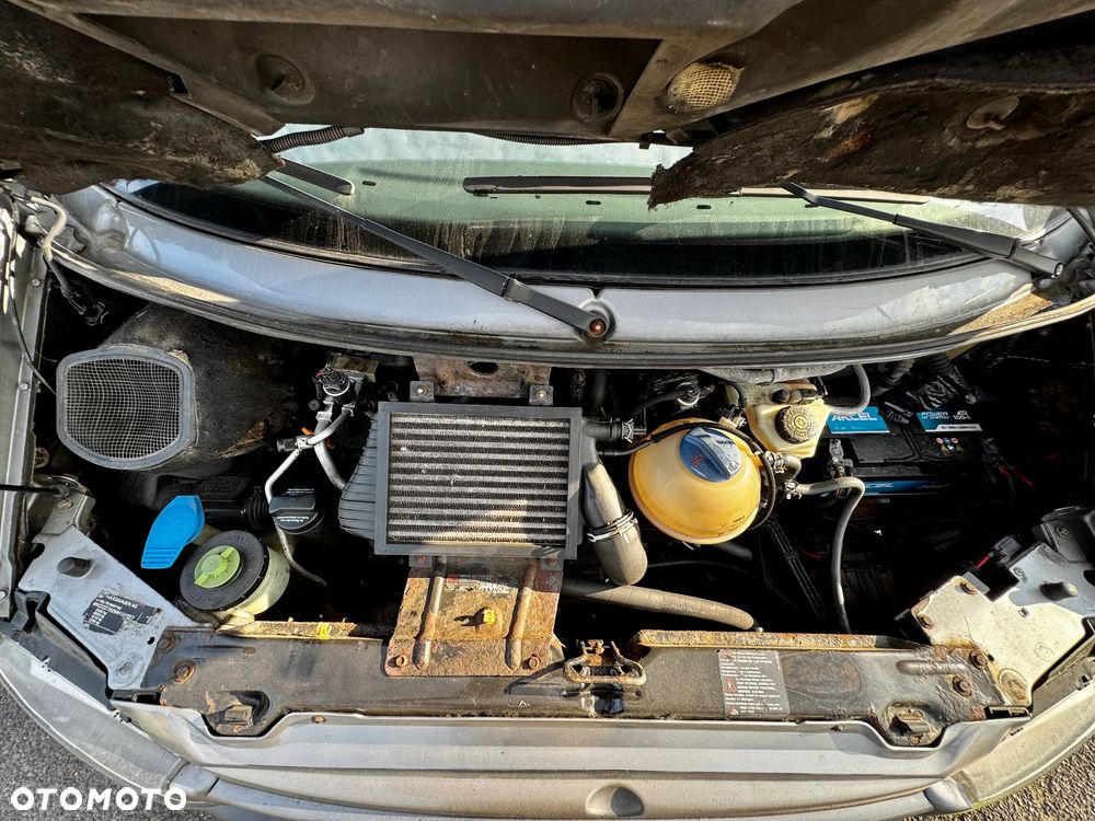 Volkswagen Multivan - 21