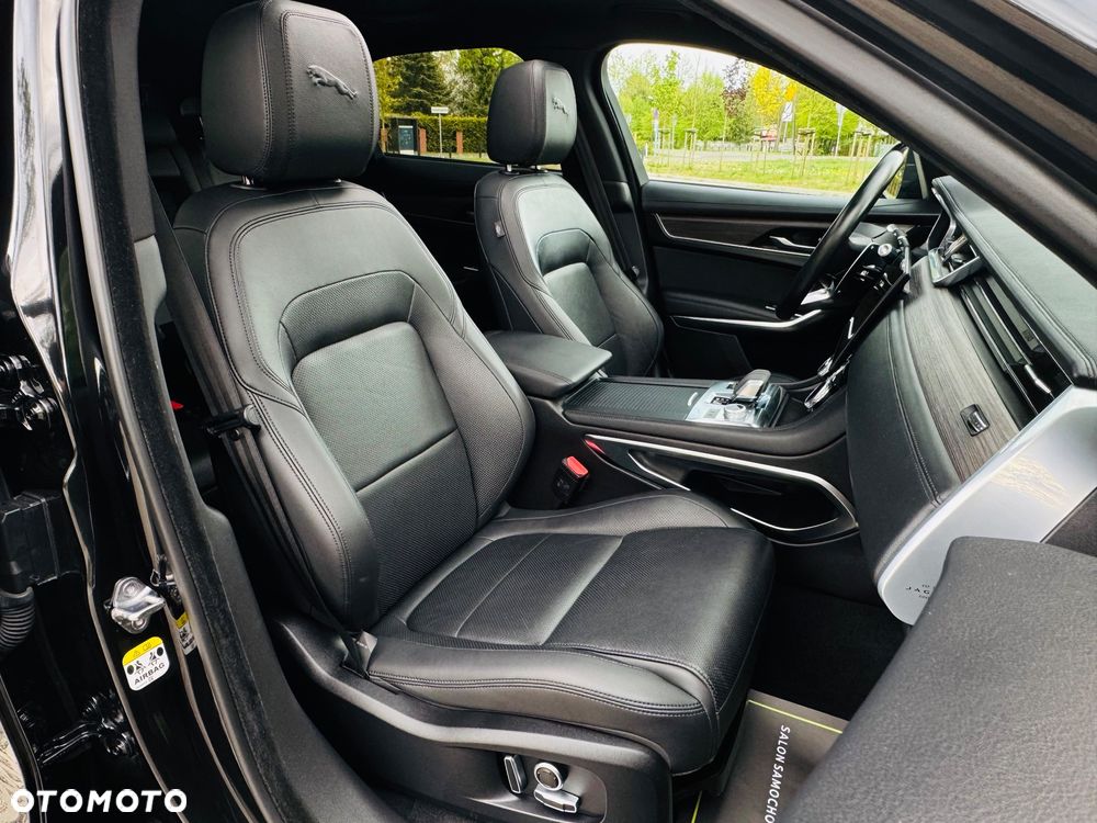 Jaguar F-Pace D200 AWD R-Dynamic HSE - 31
