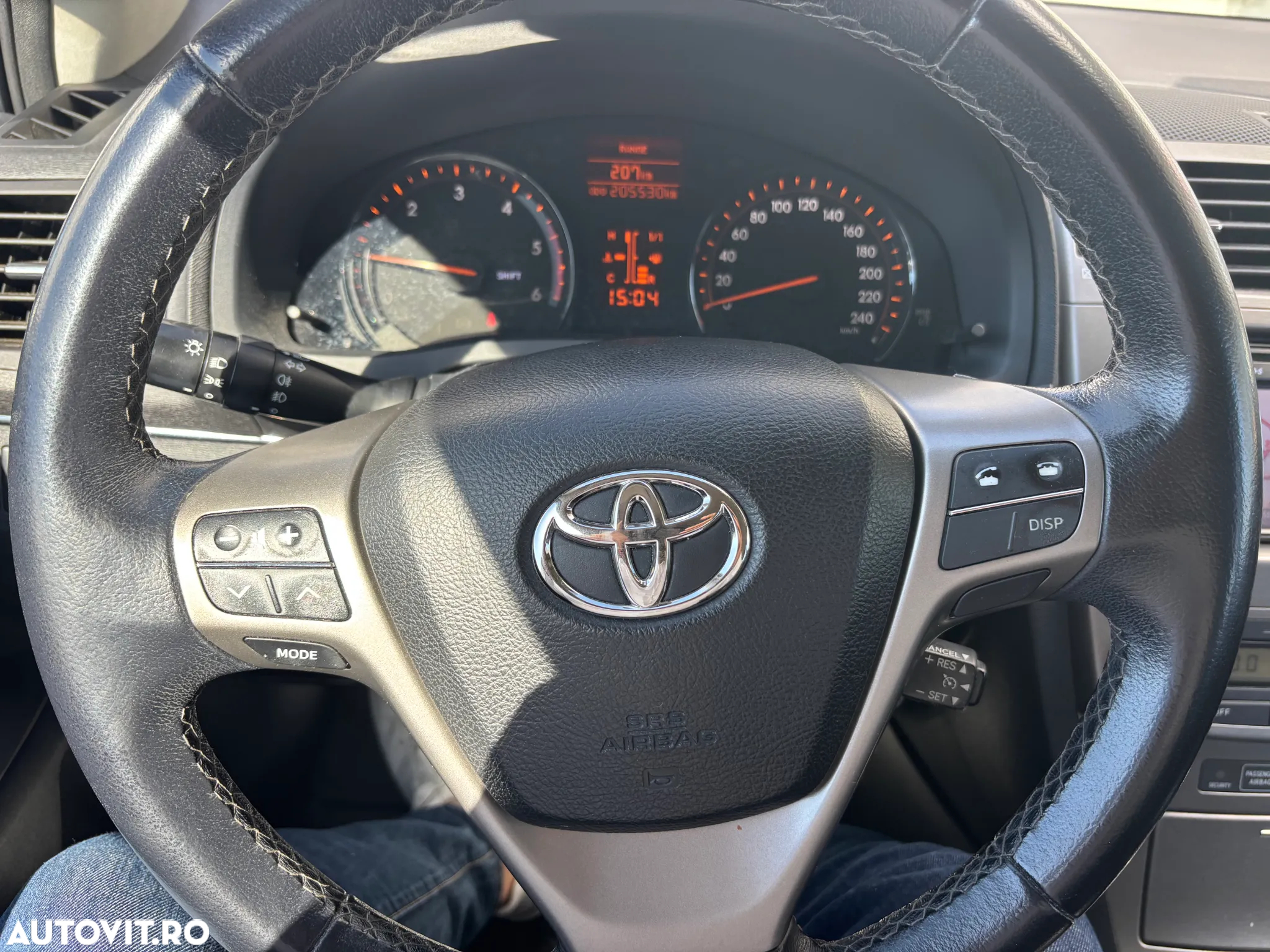Toyota Avensis 2.0 D-4D Executive - 8