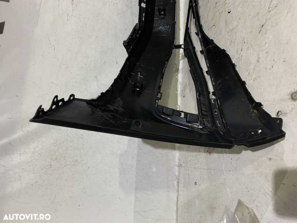 Bara fata VW Passat, B8, facelift, Highline, 2019, 2020, 2021, 2022, 2023, cod origine OE 3G0807221F, cu gauri pentru senzori de parcare (4). Are o minifisura in partea dreapta jos, nu se vede daca este cromul clipsat. - 10