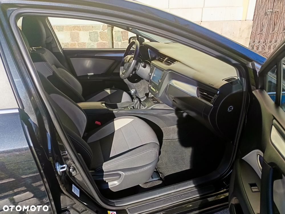 Toyota Avensis 1.8 Premium - 11