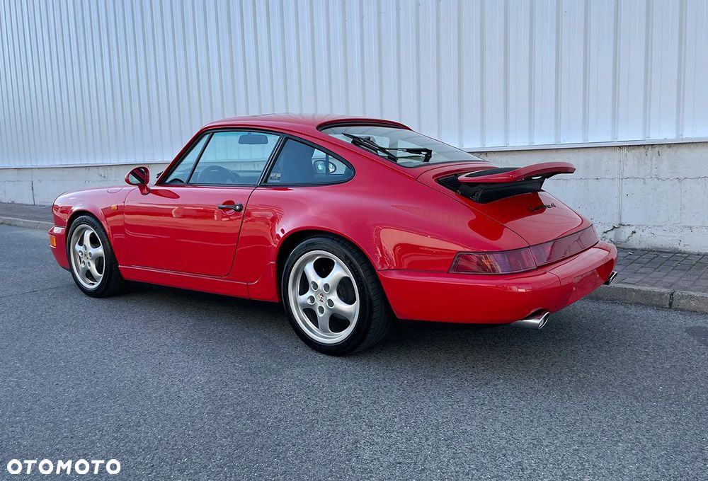 Porsche 911 Carrera 4 - 8