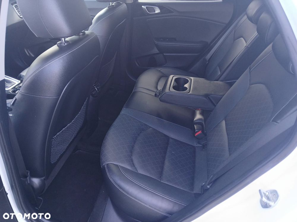 Kia XCeed - 39