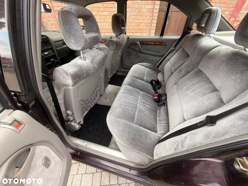 Opel Omega 2.6i CD Diamond - 29