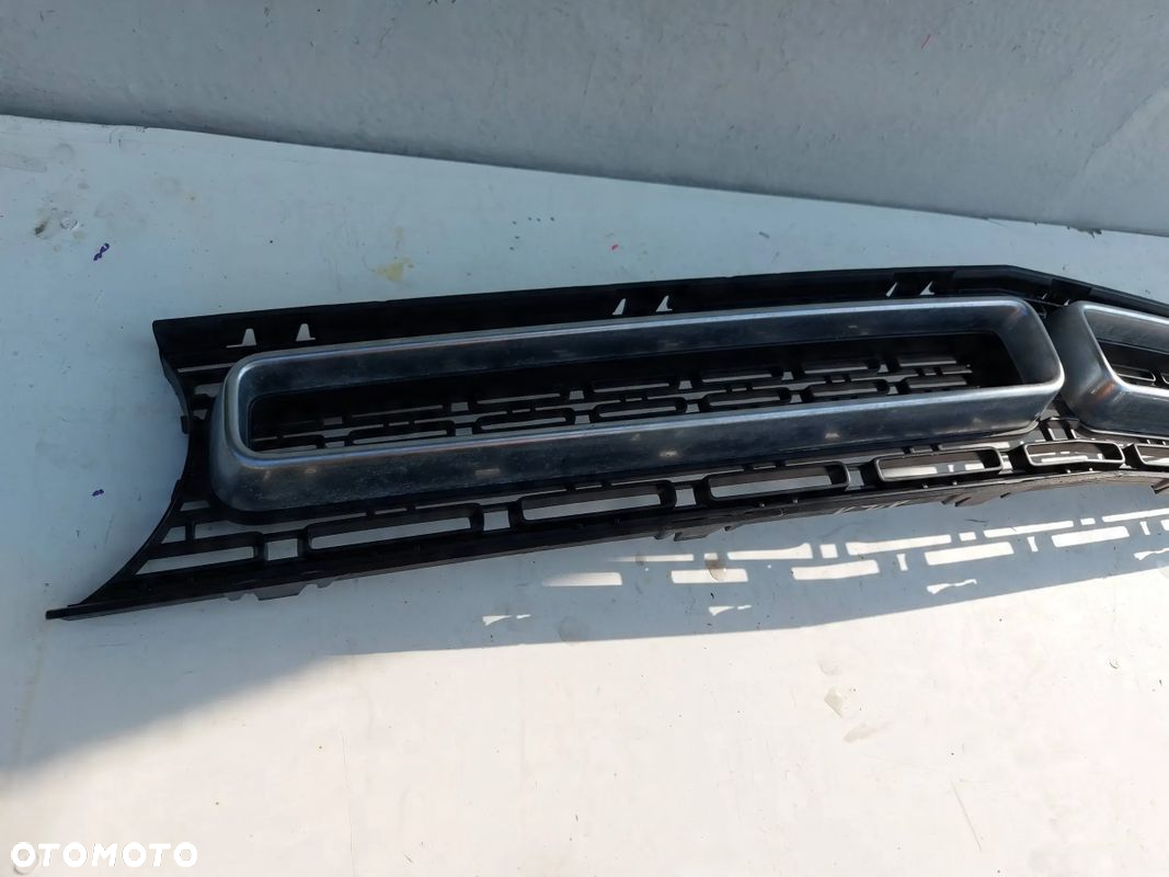 Dodge Challenger Grill Atrapa - 3