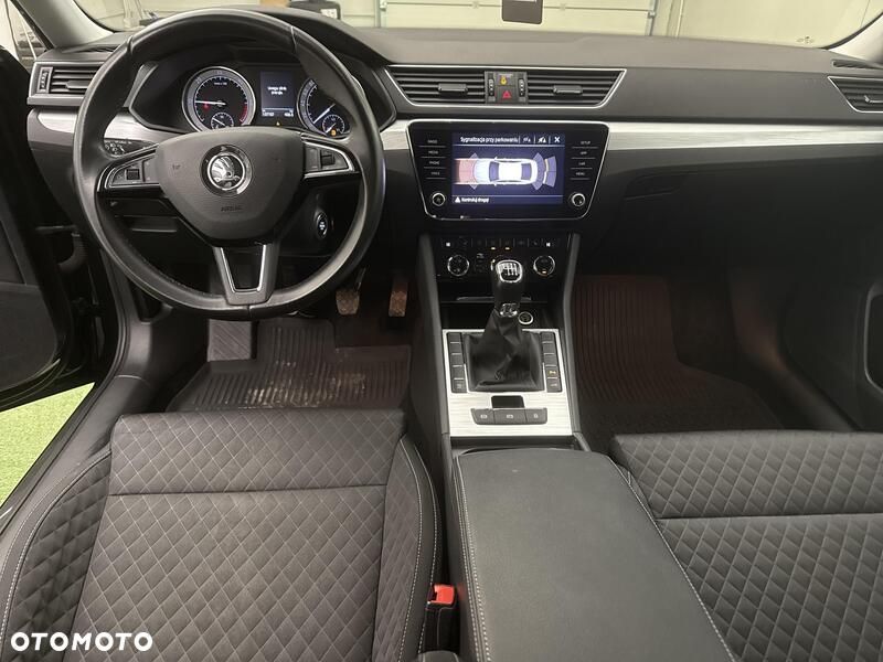 Skoda Superb 2.0 TDI SCR Ambition - 21