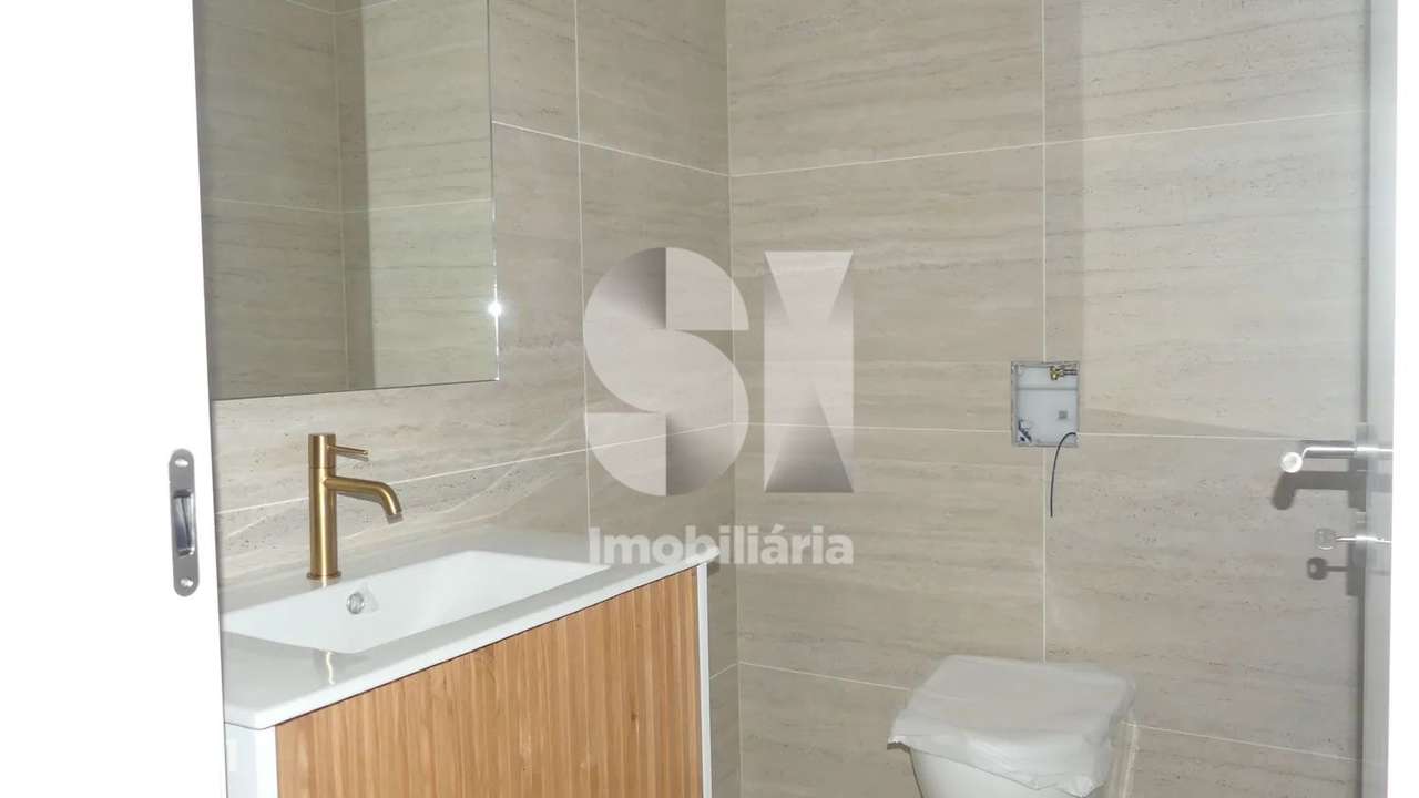 Moradias V3 com Acabamentos de Luxo e 3 Pisos - Grande imagem: 4/27