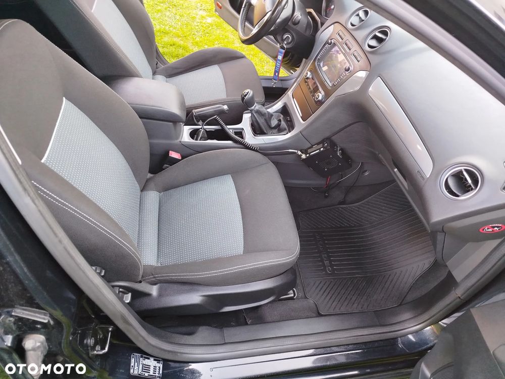 Ford Mondeo - 13