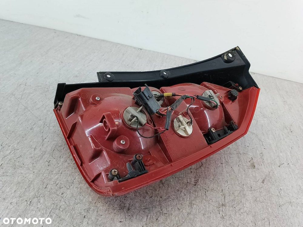 LAMPA TYLNA LEWA HYUNDAI TUSCON I 92401-2E0 - 2