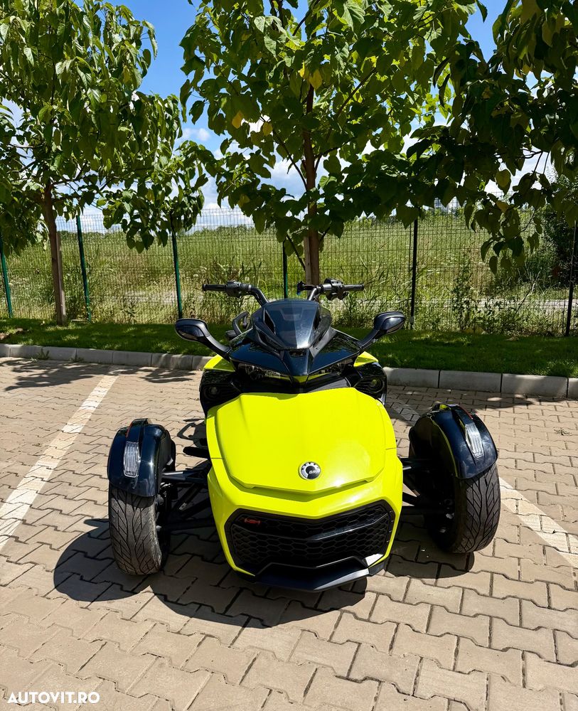 Can-Am Spyder - 2