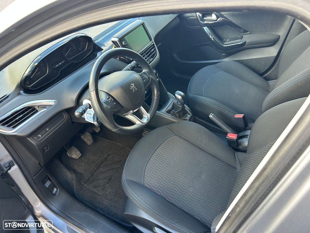 Peugeot 208 1.2 PureTech Signature - 14
