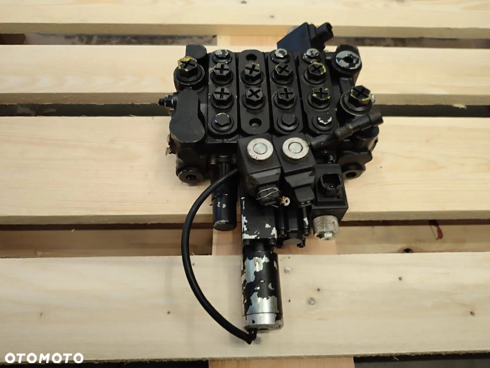 Rozdzielacz hydrauliczny 200011242006 BUCHER - 7