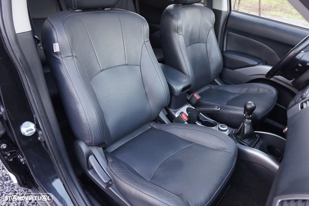 Mitsubishi Outlander 2.0 DI-D Intense+ 4WD - 25