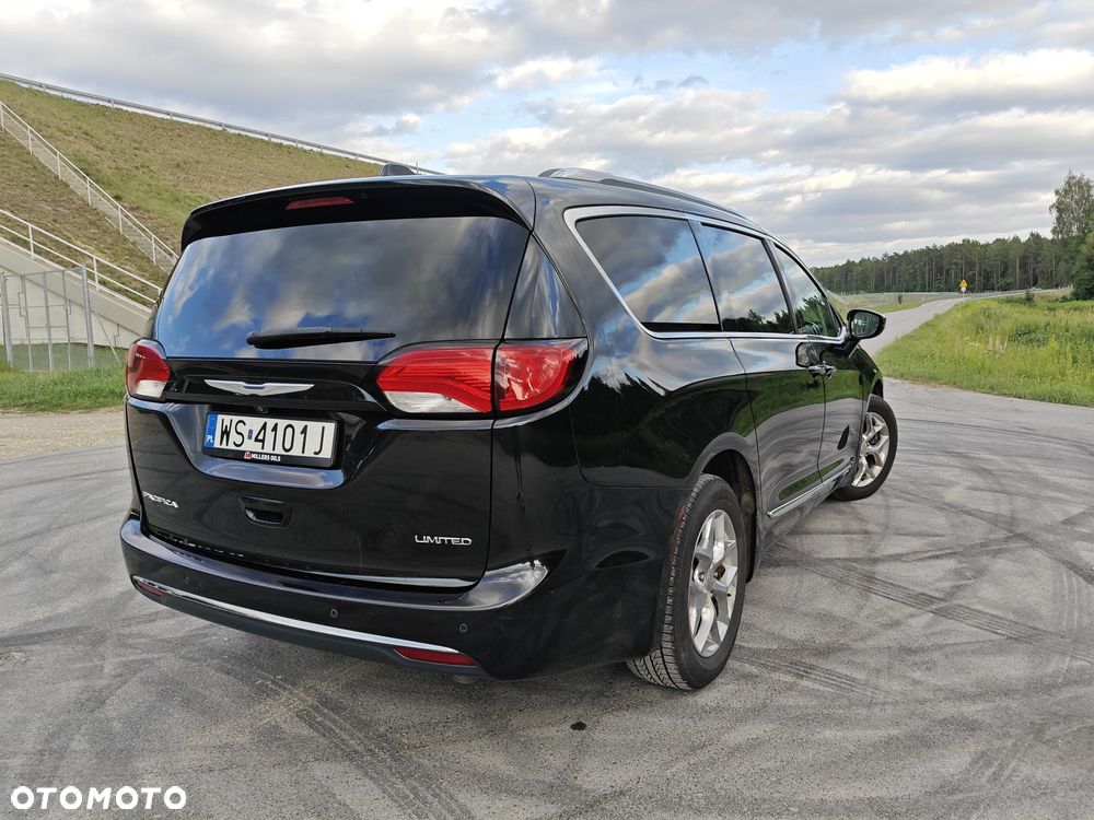 Chrysler Pacifica - 12