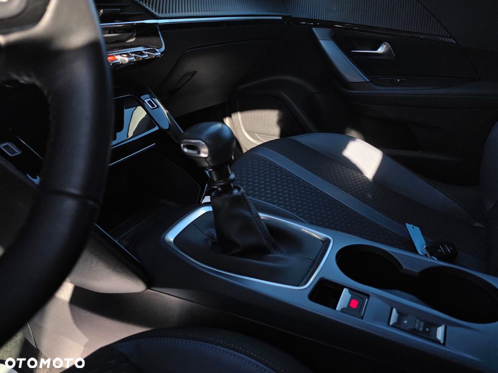 Peugeot 2008 PureTech 130 Allure - 31