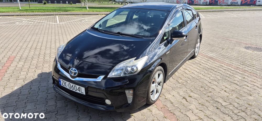 Toyota Prius (Hybrid) - 4