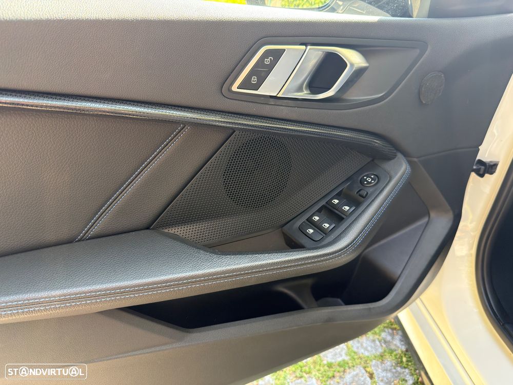 BMW 116 d Pack M - 19