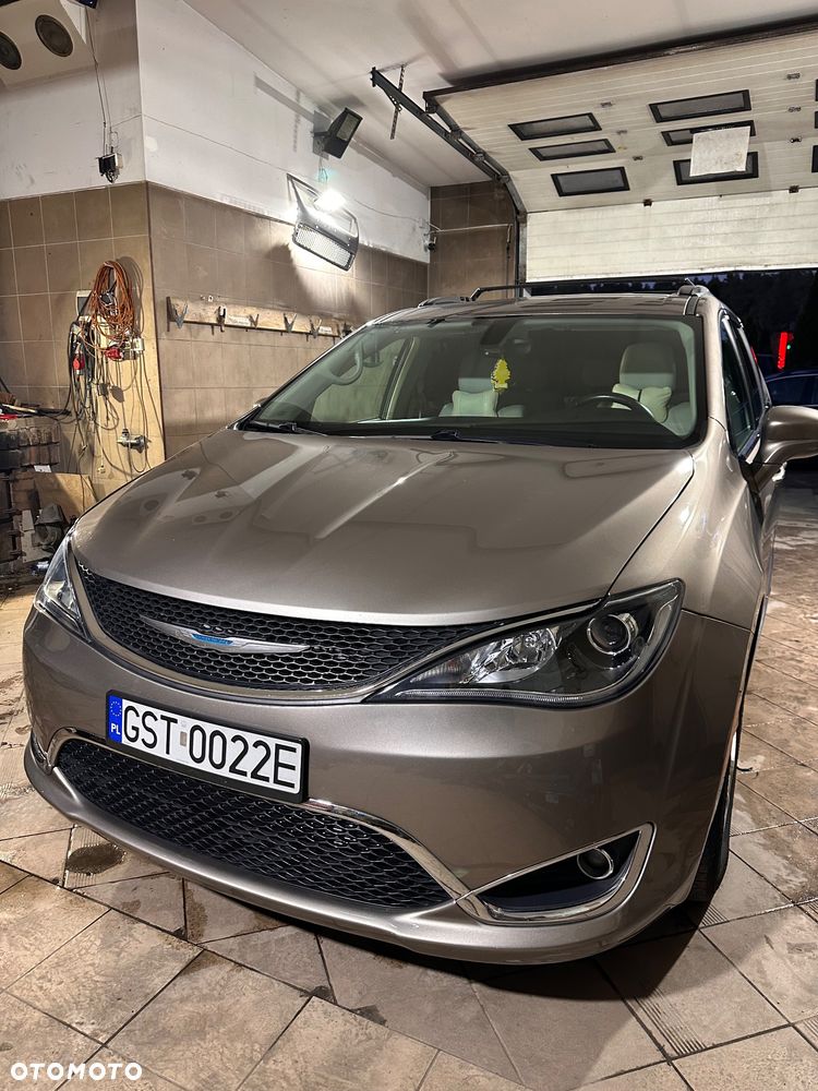 Chrysler Pacifica - 8