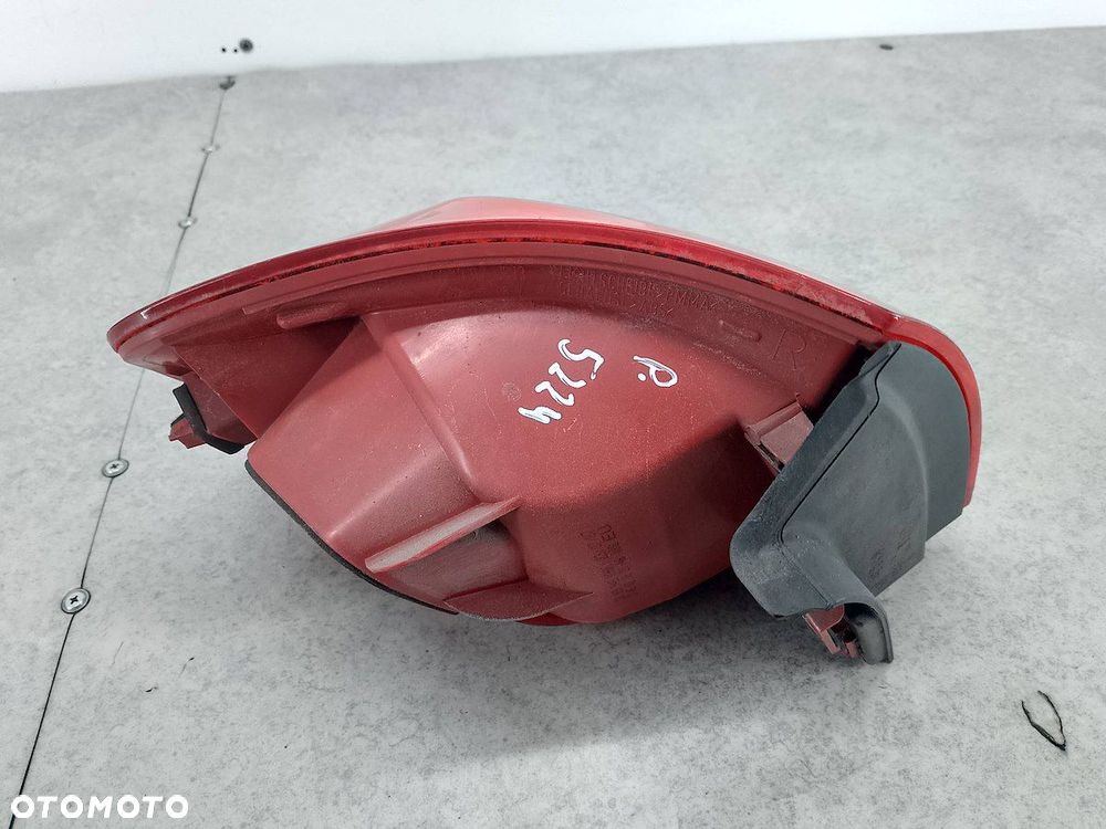 LAMPA TYLNA PRAWA VW PASSAT B6 3C9945096N KOMBI - 6