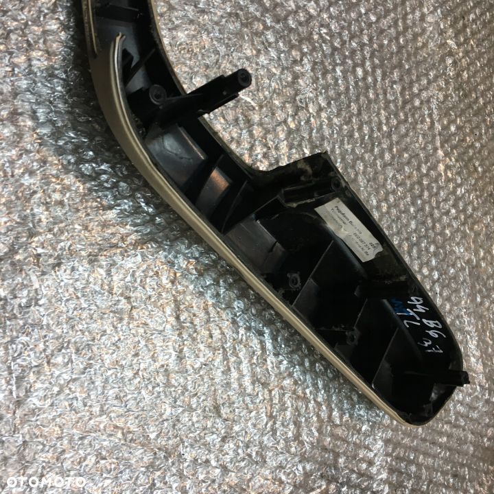 UCHWYT RĄCZKA DRZWI AUDI A4 B6 8E0867374 TWIST - 4