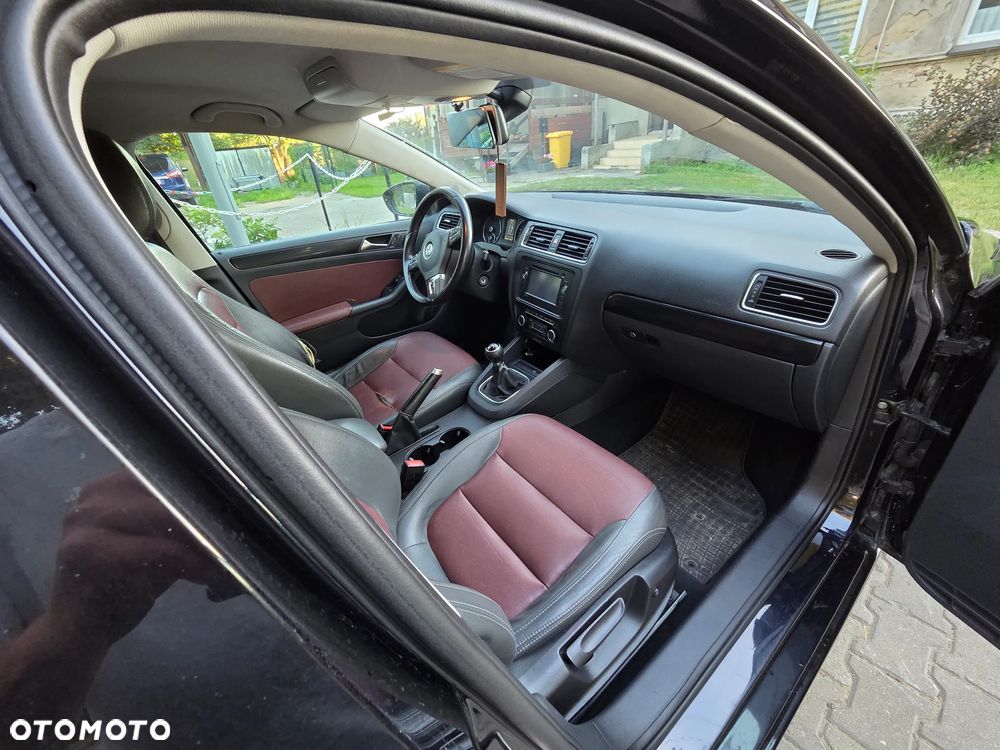 Volkswagen Jetta - 12