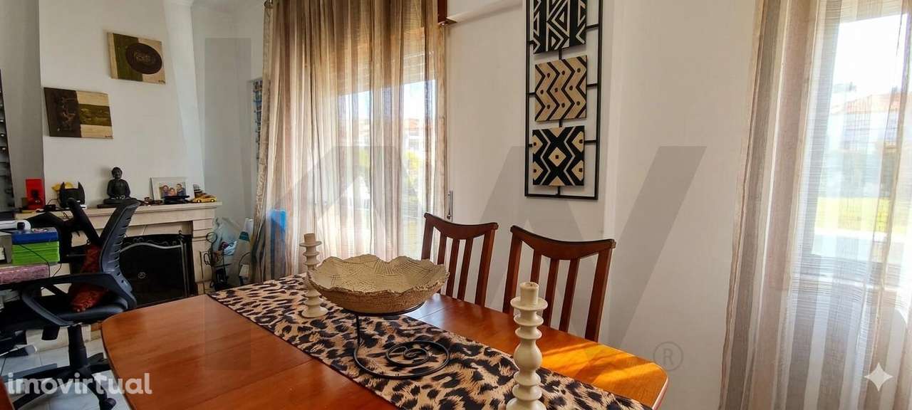 Apartamento T2 na Encosta do Sol – Luminosidade, Arrumação e Potencial - Grande imagem: 5/13