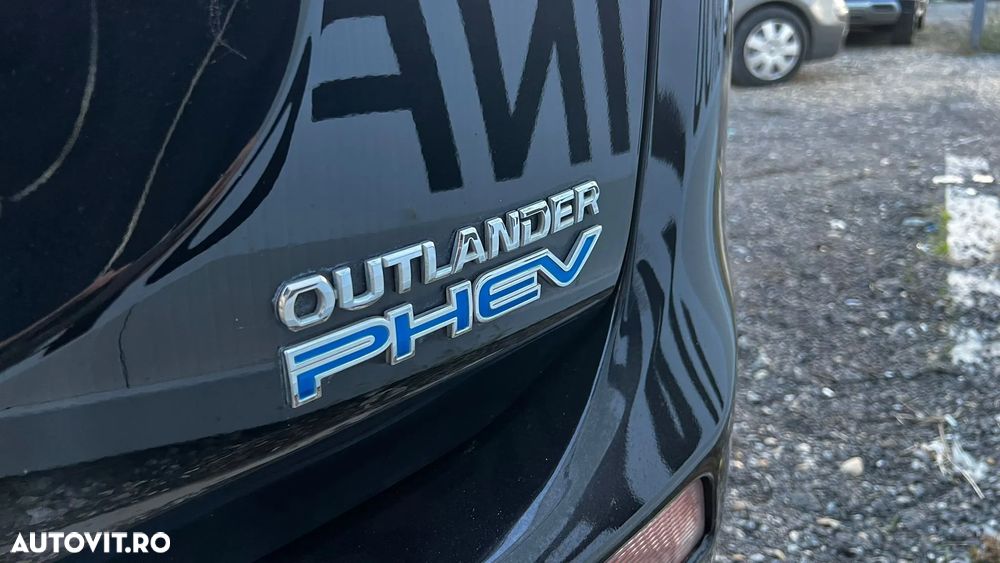 Mitsubishi Outlander - 34