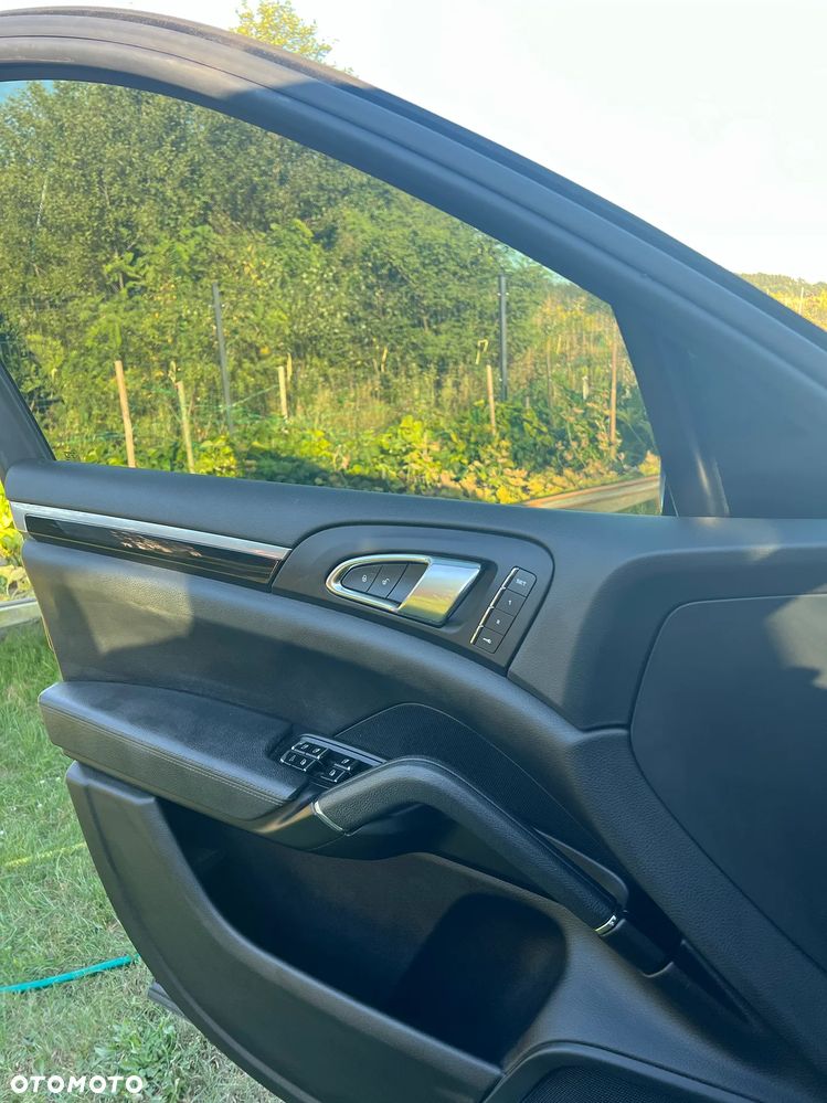 Porsche Cayenne Platinum Edition - 4